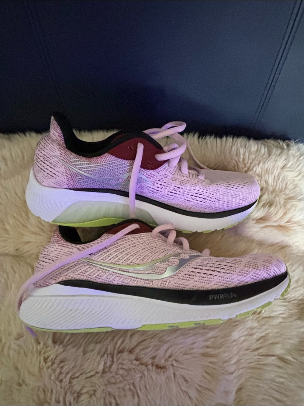 Saucony pink running shoes. Guide 14  size 6